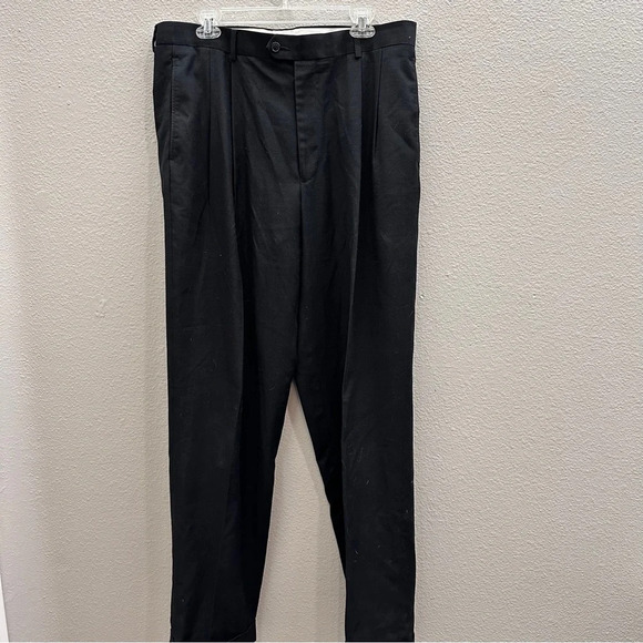 Roundtree & Yorke Mens Size 36 Black Pleated Front Dress Pants Ultimate Comfort - Picture 1 of 4